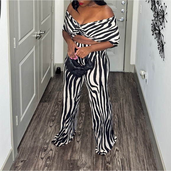 Matching 2 piece set.  Includes top and bottom!  Stretchy and flowy! - Picture 4 of 4